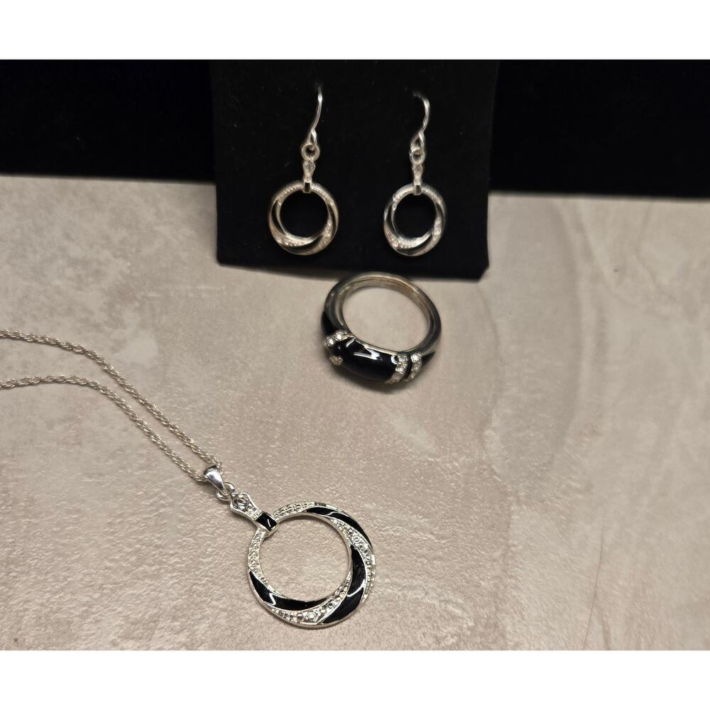 Avon 3 pc set Necklace Earrings Ring Black Silver Tone Classic Style NEW - Picture 3 of 10